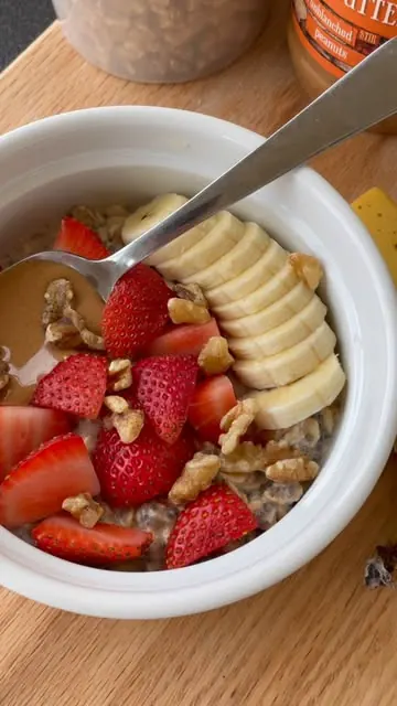 pov I made you breakfast ♥️

#oatmeal #oatmealbowl #healthyrecipes #healthybreakfast #foodiereels #breakfast