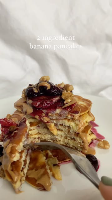 What you need:
- 1 ripe banana
- 2 eggs

Mash banana and then combine with eggs. Whisk until thoroughly combined. Cook on a medium heat non stick pan and top with all your favorite toppings! 

#healthyrecipes #healthyfood #healthylifestyle #healthybr