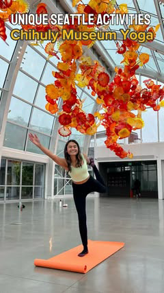 unique seattle activities pt 36: yoga at chihuly glass museum🧘🏽‍♀️@chihulygg 
📍Seattle, WA

I did the most beautiful yoga flow ever at the Chihuly Garden and Glass Museum! It was such a dynamic, yet grounding practice with views of the beautiful g
