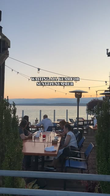 🌞🇺🇸😎SEATTLE SUMMER IS HERE Y’ALL!! 

What’s your favorite Seattle summer activity?⬇️⬇️