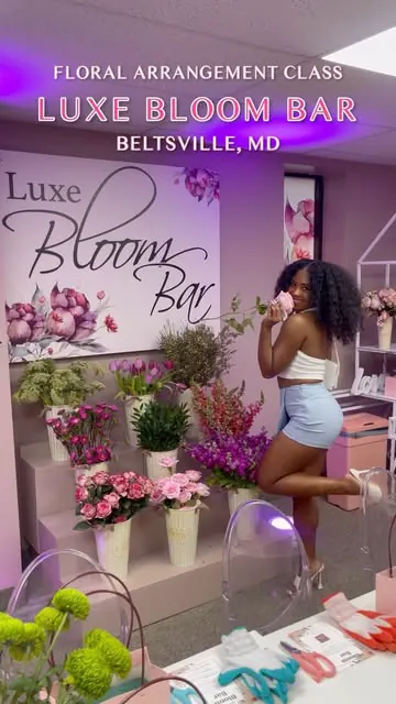 This one is for my flower-loving girlies who love new experiences 🌺

📍 Luxe Bloom Bar ( @luxeambiance | @luxebloombar ) | Beltsville,MD 

🌷Perfect for a girl’s day out, birthday or bridal celebrations or just a fun time 

⏱️ 1.5-2 hour experience
