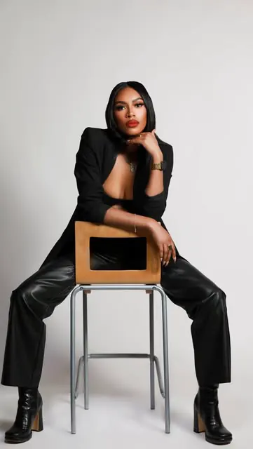 He said he likes how I put it on. 😚🥰

@saiebeauty liquid bronzer, “Stinson”
@anastasiabeverlyhills liquid serum blush, “Hibiscus” 
@caliray liquid blush, “Epic”
@narsissist radiant concealer, “Caramel”
@hudabeauty setting powder, “Blondie”
@rarebea