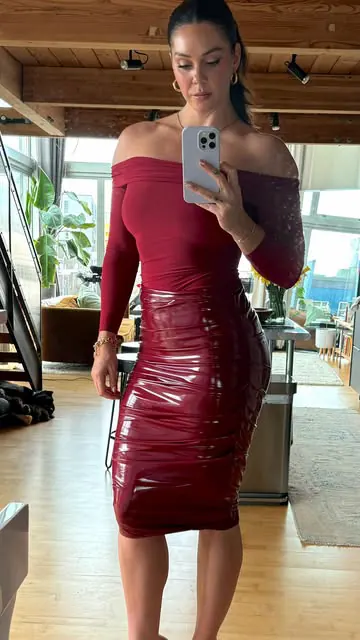 Such a sucker for an amazing facial.

Come with me to @highmaintenanceskin to get quite possibly one of the best facials I’ve ever had. 🤍