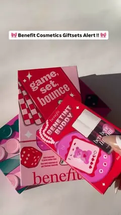 @benefitcosmetics came out with the cutest Holiday Sets !! I can’t decide which is my favorite - they are all so cute.. 

Which one would you pick ?? 

♥️♥️ Game, Set, Bounce!
Mini BADgal Bounce Mascara
Mini 24-HR Brow Setter
242% more lash volume & 
