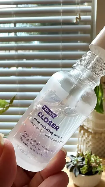 This peptide serum is great for pore minimizing, hydration and plumping up the skin boosting its elasticity and bringing it a healthy glow.

Key Ingredients:
9 peptides: Helps increase collagen production, improves skin elasticity
Vegan Collagen: Hel