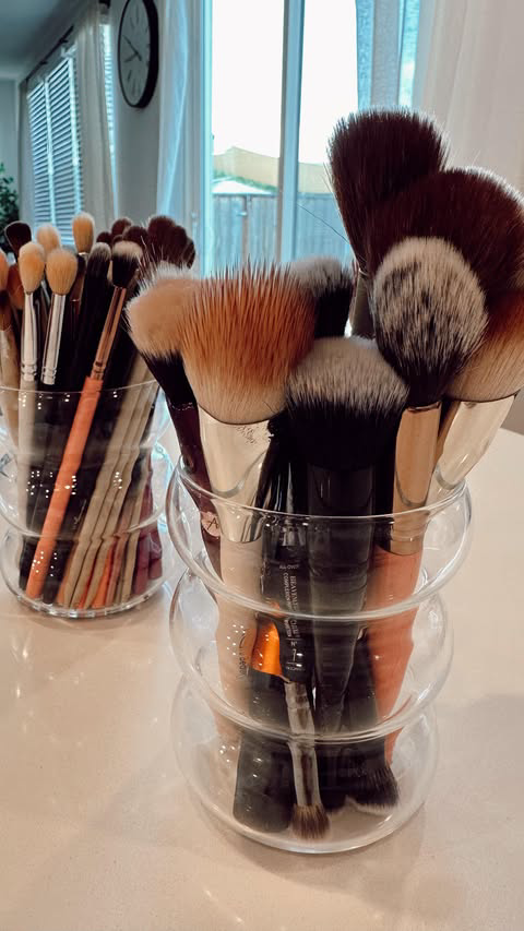 From one friend to another- GO CLEAN YOUR BRUSHES! 
@dawndishwash power wash is my go to when cleaning brush! When I tell you it makes cleaning brushes so easy! Giiiiirl! 
And if you want an extra little something take #mrclean magic eraser to clean 