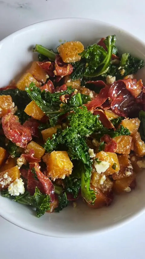 Warm Kale & Butternut Squash Salad with Crispy Prosciutto🤤

It’s warm salad season but it’s crispy prosciutto season all year in my house! The crunchy & salty addition of crispy prosciutto is so perfect in this easy and delicious warm salad!😋

Ingr