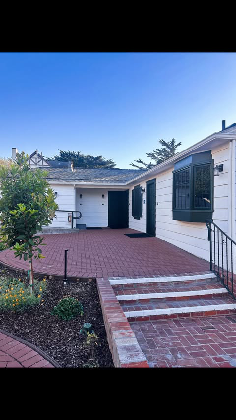 California best Ocean front hotel

If you’re looking for the perfect relaxing beach getaway, look no further than Carmel Beach Hotel! Located in the beautiful city of Carmel, California, the hotel offers stunning ocean views, cozy rooms, an outdoor r