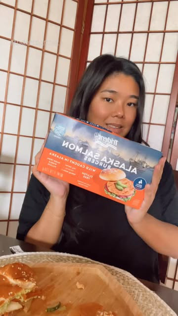 I recently partnered up with @tridentseafoods and got to try out their Alaska Salmon Burger patties! 😋 
These salmon patties were really delicious and I love how quick they are to make! They are definitely something convenient to have on hand for th