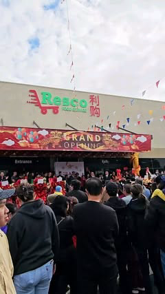 #tgif

You know you're adulting when you're excited to check out supermarkets, right?
🤭

We went to the #grandopening of @rescofoodla last weekend in #cityofindustry and what a turnout!

This mega Asian market is open to anyone to shop, but they als