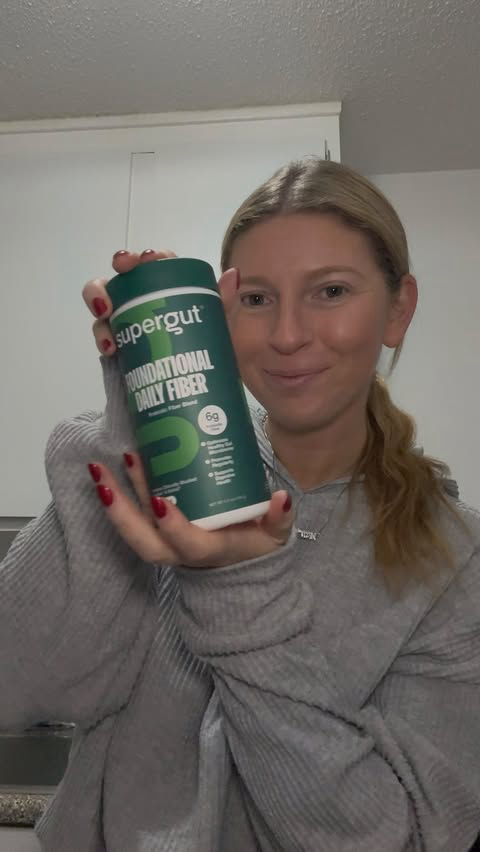 I’ve partnered up with @supergut & @tiny.health for their 30 day challenge🤩

For my first day, I have decided to take you with me throughout my day while incorporating Supergut into my routine. My first day of starting I have a jammed pack day while