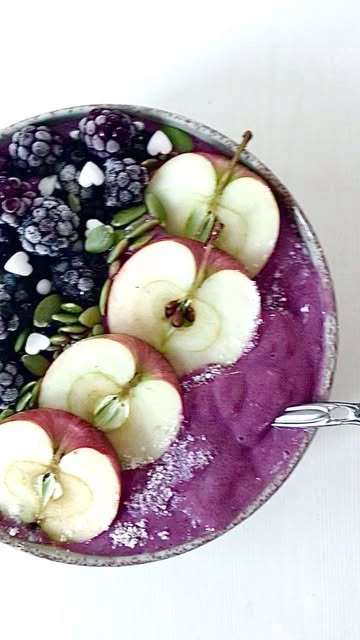 Hello lovely peeps😘Here is a delicious, creamy and above all healthy breakfast from a mixture of fruit puree @pulp_up_opaljenik from raspberries and blueberries. The products are 100% natural, only sugar-free fruit, without additives. Rich in natura