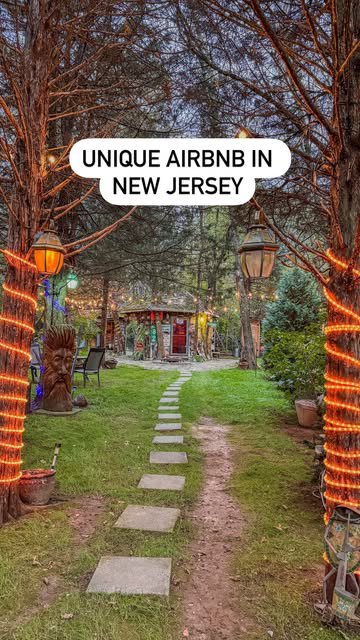 Welcome to the Hippy Hut!!!☮️ This airbnb is unlike any other. There’s a sauna, hammocks, trampoline, countless games, hot tub, multiple gathering areas, and my favorite part…chickens and dogs roaming around! 🐥🐶 

🐶 Pet friendly 
👥 Up to 4 guests