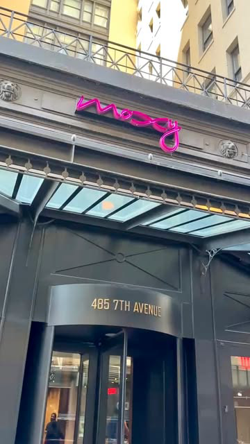 Check into the cutest hotel in NYC and never want to leave 💕
From the moment I walked into @moxytimessquare I knew it was going to be a vibe — modern rooms with personality, the friendliest staff, and an atmosphere that just gets it right.

✨ Mornin